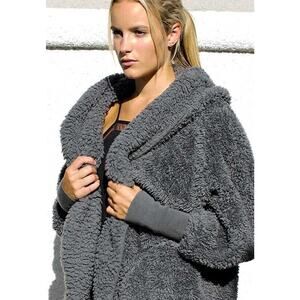 Nordic Beach Body Wrap Open Front Cardigan Hooded Pockets Fuzzy Grey One Size